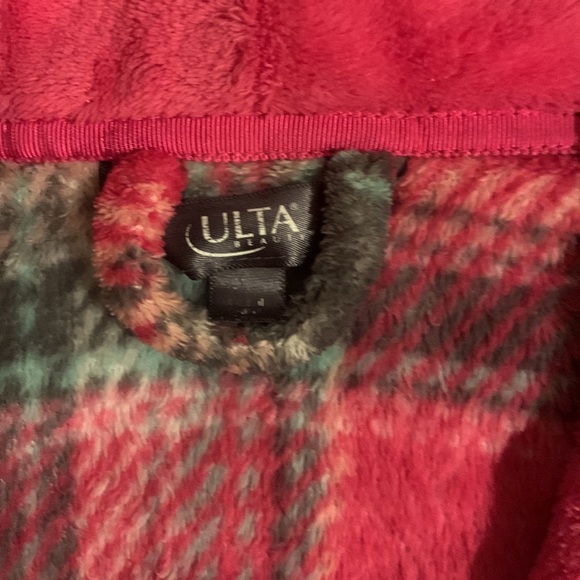 Fuzzy Flannel Pink Ulta Robe - Picture 6 of 6